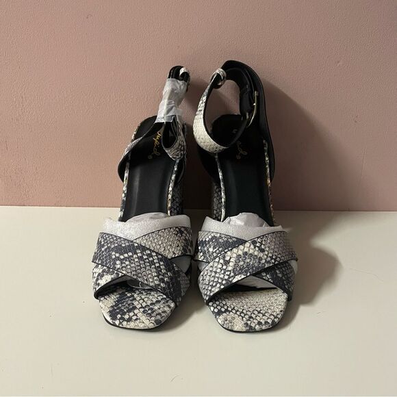 Qupid NIB Gray/Cream Snakeskin Faux Leather Peep Toe Ankle Strap Block Heel Sz 6 - Picture 3 of 8
